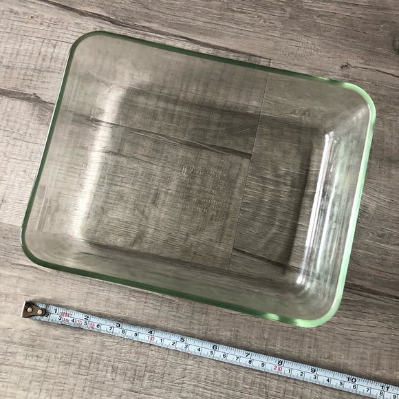 Pyrex 6 cup rectangular glass container - Picture 4 of 4
